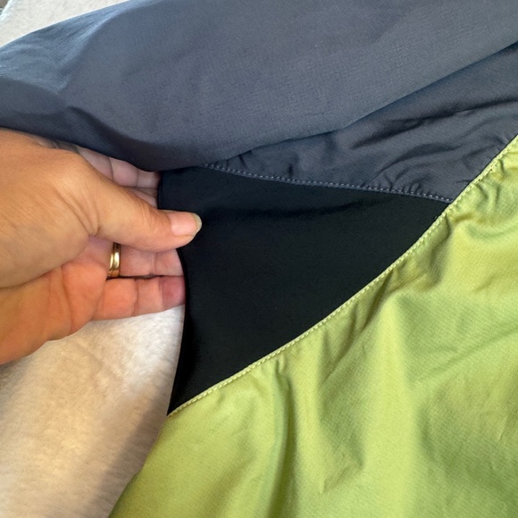 MEC Jacket Mens Size XL Green Black Windbreaker Gorpcore Hiking Lightly Lined - Picture 6 of 15